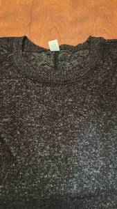 lot 70799 image: Old Navy Crewneck Sweater XL Black Heathered