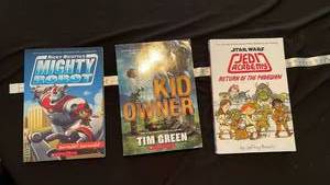lot 71049 image: Lot of 5 Childrens Books Ricky Ricotta, Kid Owner, Star Wars Jedi Academy