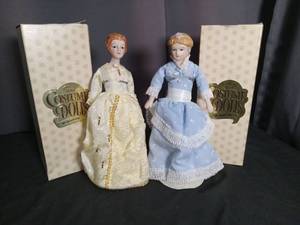 lot 7119 image: Heartline Costume Dolls 2-Piece Set Porcelain Bisque