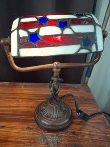 lot 2 image: Stained Glass Desk Lamp with Metal Base and Shade