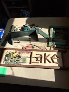 lot 5 image: Welcome to the Lake Fishing Sign with Wooden Fish and Boat Shelf Display