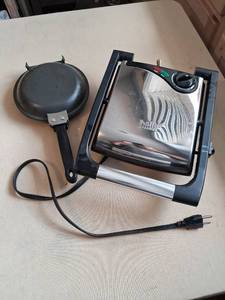 lot 30 image: Bella Kitchen Panini Press Grill with Detachable Plates