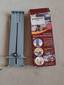 lot 36 image: Incra Universal Precision Measuring Gauge