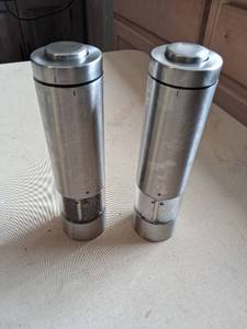 lot 41 image: Electric Salt and Pepper Mill Set Pair 2-Piece