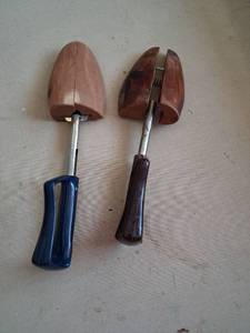 lot 59 image: Travel Tree Shoe Trees 2-Pair Wooden Cedar Stretchers