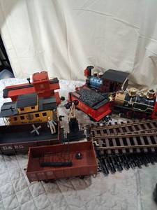 lot 63 image: Denver & Rio Grande Model Train Set with Locomotive Tender Cars and Track