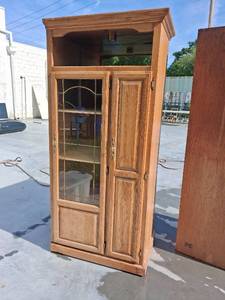 lot 75 image: Wood Cabinet with Glass Door and Shelving