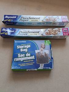 lot 105 image: Reynolds Parchment Paper Non-Stick 45 ft 2 Rolls  Essentials Storage Bag XXL Lot