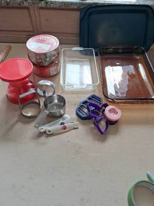 lot 129 image: Wilton 18 PC Cookie Cutter Set Holiday Gift Giving
