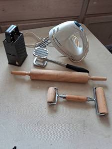 lot 138 image: Hamilton Beach Hand Mixer with Accessories Bowl Rest Beaters Rolling Pin