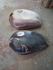 lot 141 image: Suzuki Motorcycle Fuel Tanks 2-Piece Lot