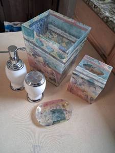 lot 148 image: Bathroom Accessory Set Soap Dispenser Toothbrush Holder Storage Box