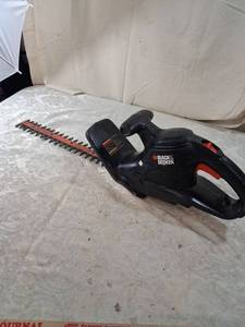 lot 173 image: Black & Decker Electric Hedge Trimmer 16in Dual Blade