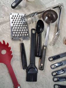 lot 175 image: Kitchen Utensil Set Grater Measuring Cups Spoons Brushes Ladle 15 Piece
