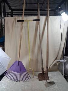 lot 177 image: Lot of 4 Garden Hand Tools Rake, Cultivator, Shovel