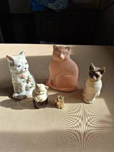 lot 182 image: Cat Figurines Lot of 5 Hand-Painted Ceramic Decorative Pieces