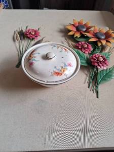 lot 188 image: Bake Oven Covered Casserole Dish with Floral Decoration
