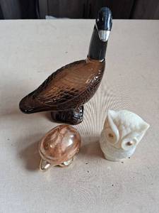 lot 191 image: Avon Goose Figurine Wild Country 5 fl oz Cologne Bottle