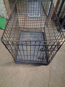 lot 202 image: Collapsible Pet Crate with Plastic Pan Divider