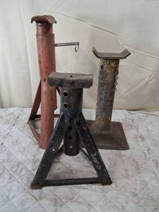 lot 203 image: Vehicle Jack Stands Set of 3 Adjustable Height