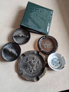 lot 215 image: Photo binder ,5 ash trays