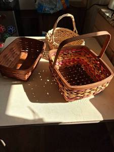 lot 222 image: Lot of 3 Woven Baskets with Handles
