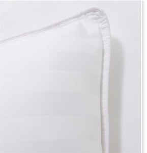 lot 154 image: Northern Nights Set of 2 Queen Hotel Luxury Plush or Firm Gel Pillows
