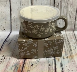 lot 168 image: Temptations Floral Lace Meal Mug 22ounce with lid