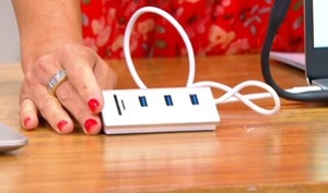 lot 191 image: Hover-Way Universal Laptop On-The Go USB Hub Travel Kit with Light