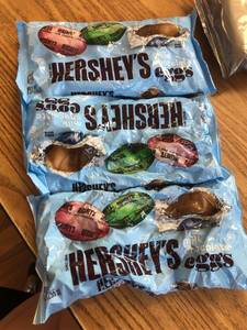 lot 227 image: 3 pack of Hersheys eggs