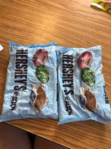 lot 239 image: 2 pack Hershey eggs