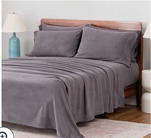 lot 1884 image: Berkshire Polarfleece Sheet Set with Extra Cases