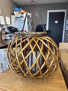 lot 1898 image: Barbara King 12 Round Wicker Lantern with Tiki Flame and Remote