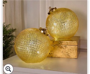 lot 1959 image: Set of 2 8 Diamond Glass Tabletop Ornaments by Valerie Parr Hill