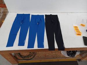 lot 18556 image: Innersy Size Small Athletic Leggings Lot, 3 Pairs