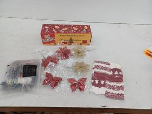 lot 18559 image: Miscellaneous Holiday Lot