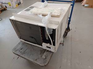 lot 18674 image: LG 18000 BTU Window Air Conditioner Unit With 12000 BTU Supplemental Heat