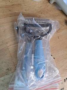 lot 4269 image: Two pack of de-tangling brushes for dogs