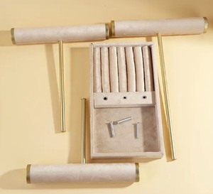 lot 5764 image: White & Gold Jewlery Organizer