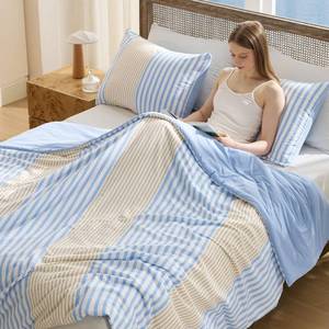 lot 1135 image: Bedsure SleepEase Cooling Comforter King Size 3-Piece Set  Retail $167.99