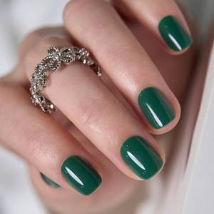 lot 4272 image: CurvLife Short Oval Press On Nails, Green, Emerald Muse, Soft Gel