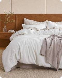 lot 1365 image: Bedsure PureWoven 3 Pieces 100% Cotton Waffle Duvet Cover Set, Queen, White