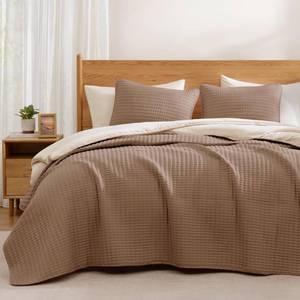 lot 1407 image: Oversized King Quilt-Brown Lightweight Bedspreads Quilt Bedding Set