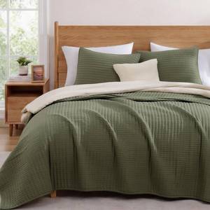 lot 5147 image: WRENSONGE Olive Green CaliforniaOversized King Size Quilt Bedding Set