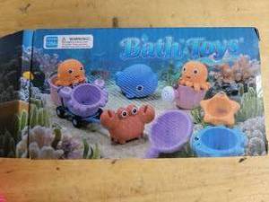 lot 20092 image: Squirtn Sea Bath Toy Set with Crab and Fish Squirters