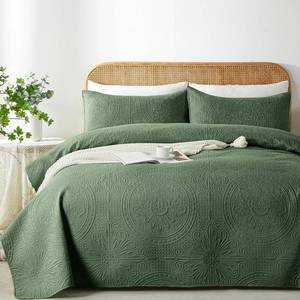 lot 1543 image: WURUIBO Twin Quilt Set Olive Green,Ultrasonic Embossed Bedspread, Lightweight Microfiber Coverlet, Modern Thin Bedding Set for All Season, 2 Piece(1 Quilt,1 Pillow Shams)