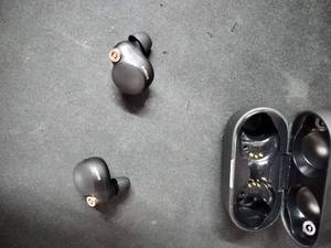 lot 8116 image: Sony WF-L900 Wireless Earbuds with Charging Case one is not connecting