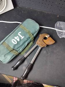 lot 8131 image: J40 Cable Cutter Tool
