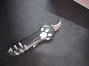 lot 8134 image: Retractable Blade Cat claw