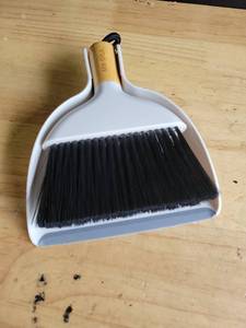 lot 20447 image: Mr.Siga Dustpan and Brush Set 2-Piece with Wooden Handle